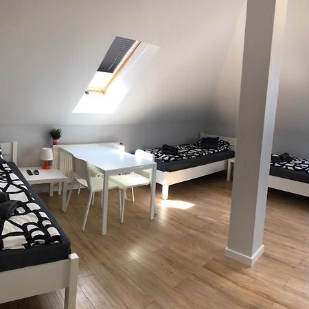 Klimatyzowane Apartamenty I Pokoje Przy Targach Кельце Экстерьер фото
