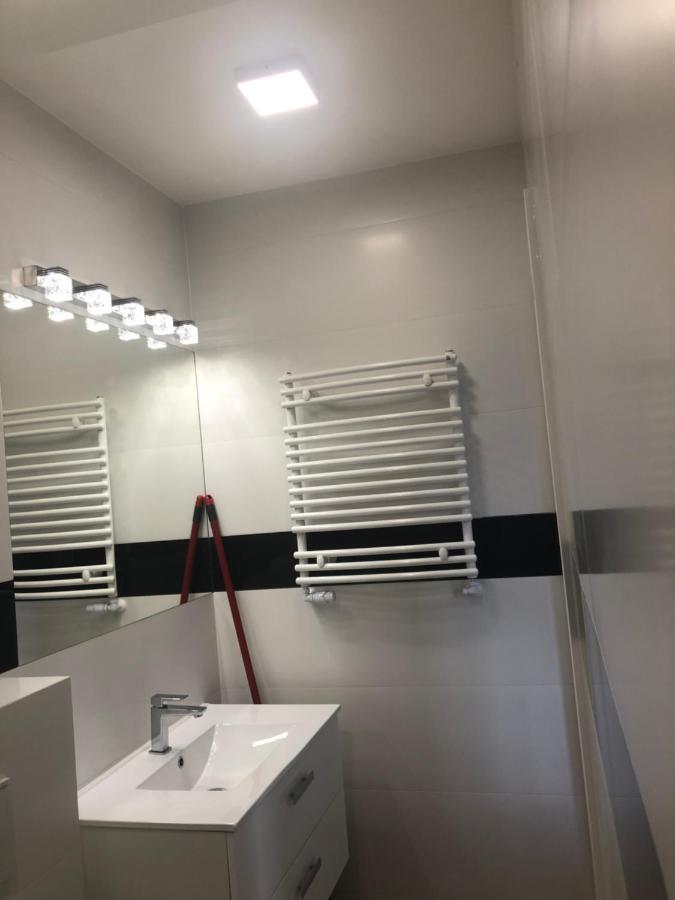 Klimatyzowane Apartamenty I Pokoje Przy Targach Кельце Экстерьер фото