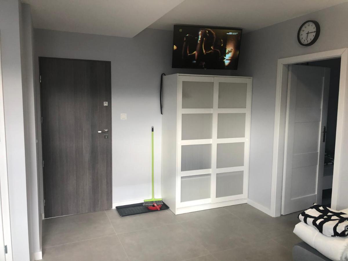 Klimatyzowane Apartamenty I Pokoje Przy Targach Кельце Экстерьер фото