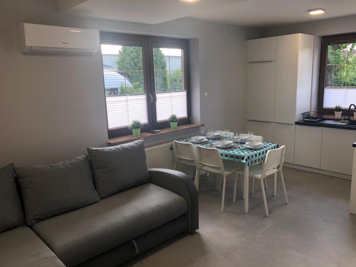 Klimatyzowane Apartamenty I Pokoje Przy Targach Кельце Экстерьер фото