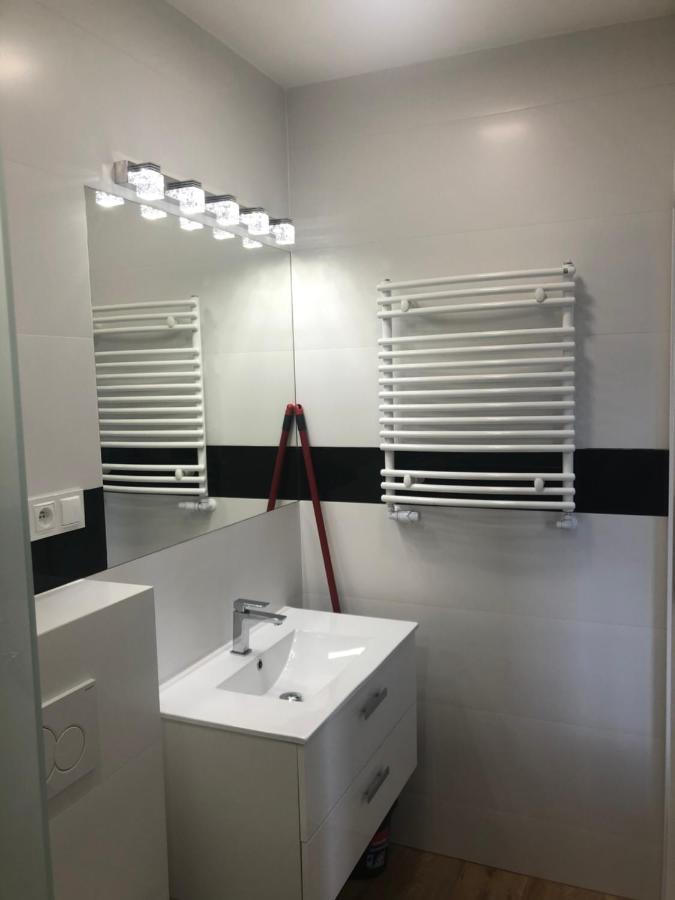 Klimatyzowane Apartamenty I Pokoje Przy Targach Кельце Экстерьер фото