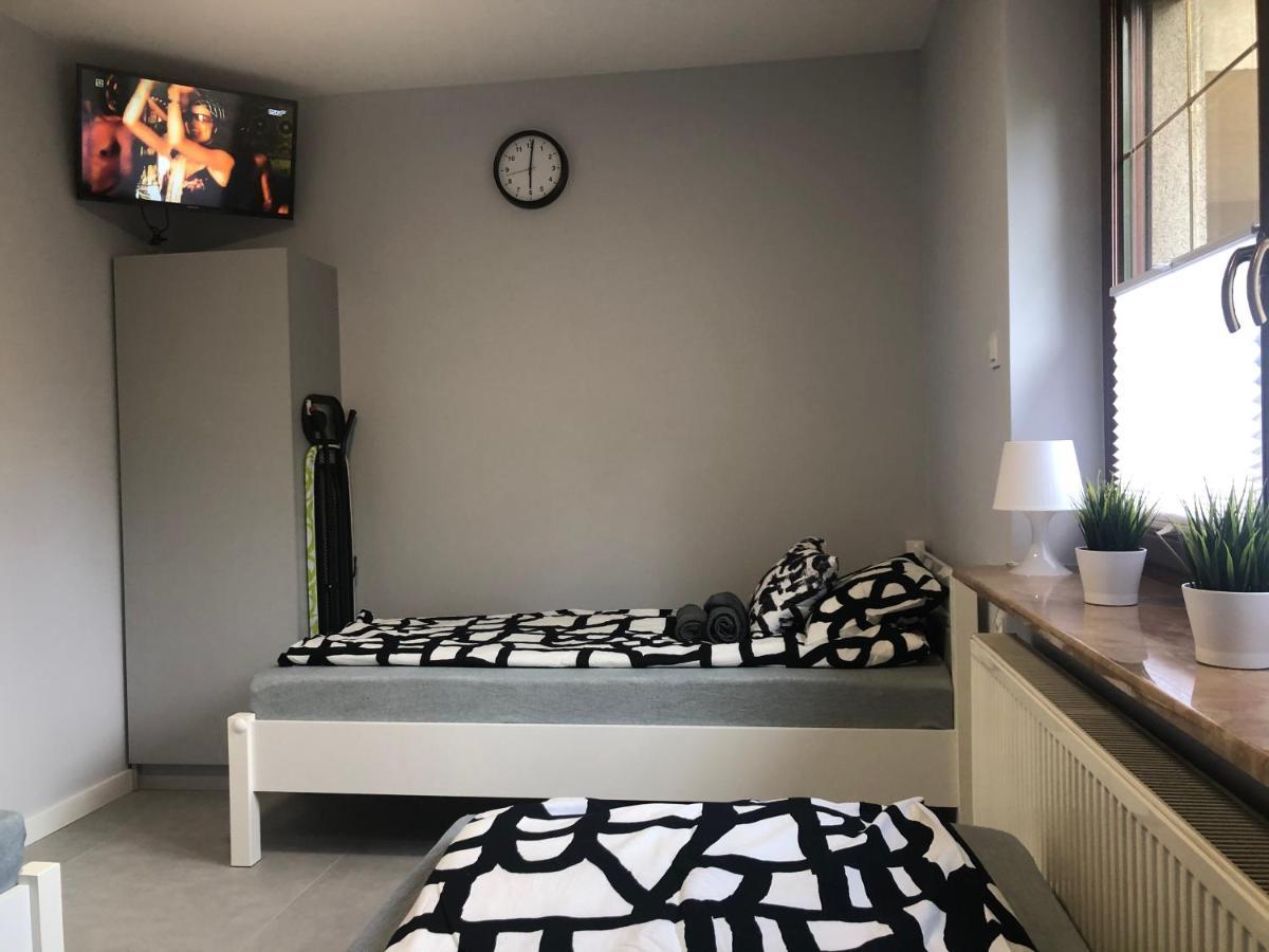 Klimatyzowane Apartamenty I Pokoje Przy Targach Кельце Экстерьер фото
