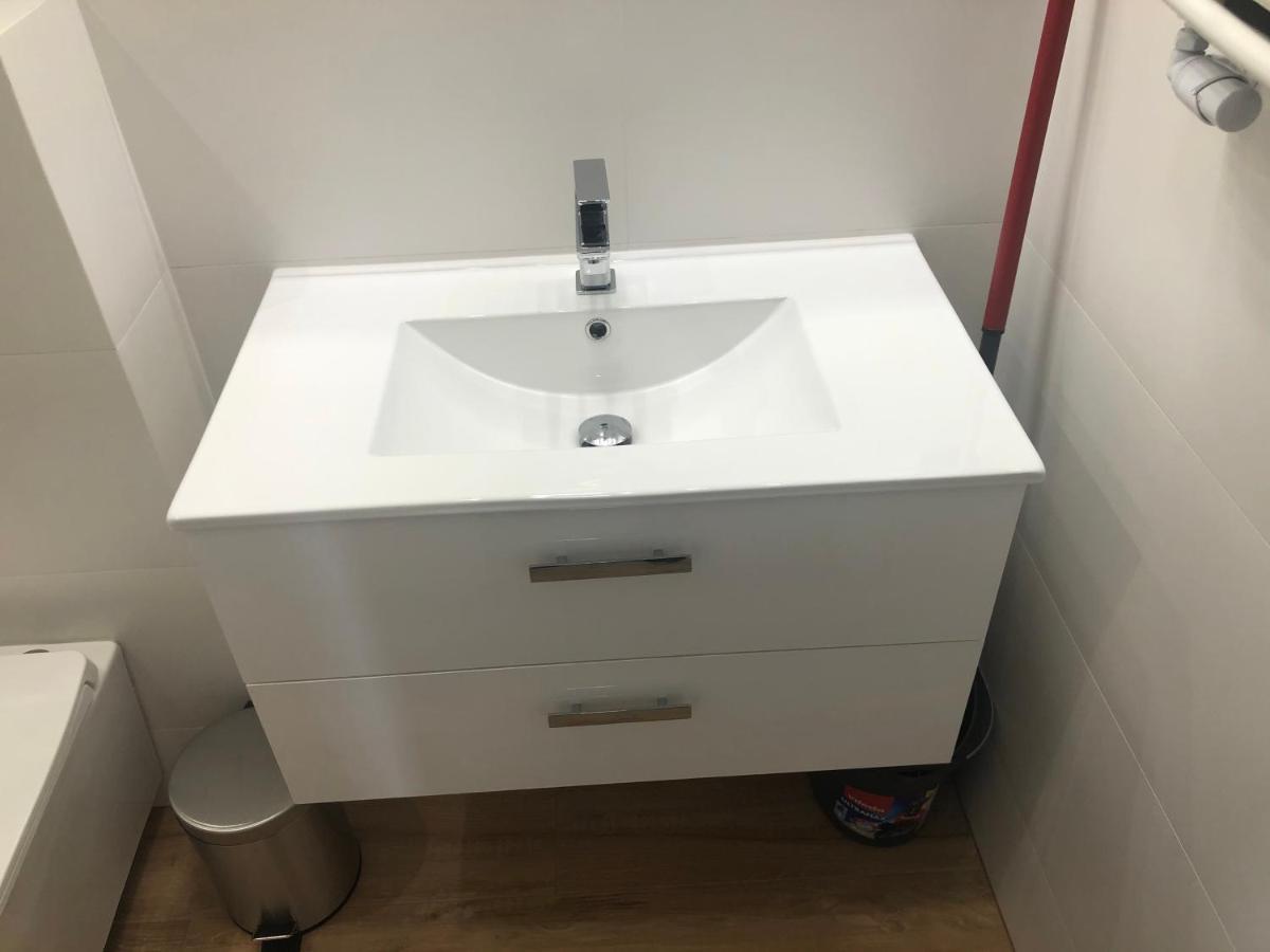 Klimatyzowane Apartamenty I Pokoje Przy Targach Кельце Экстерьер фото