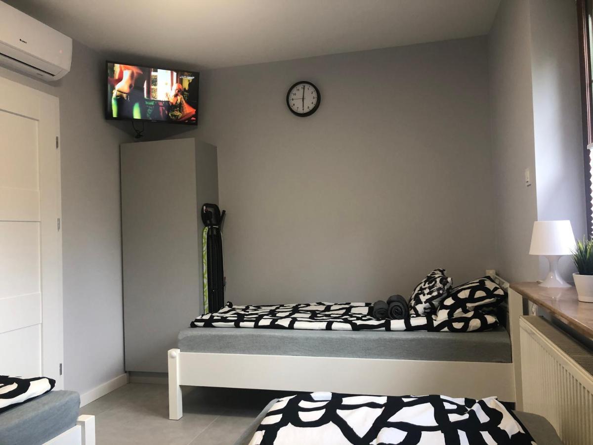 Klimatyzowane Apartamenty I Pokoje Przy Targach Кельце Экстерьер фото