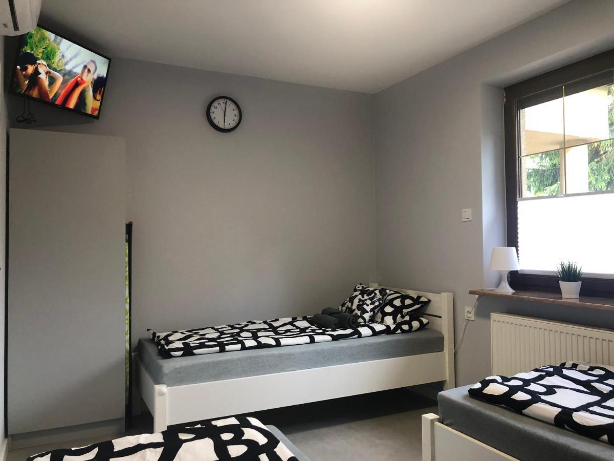 Klimatyzowane Apartamenty I Pokoje Przy Targach Кельце Экстерьер фото
