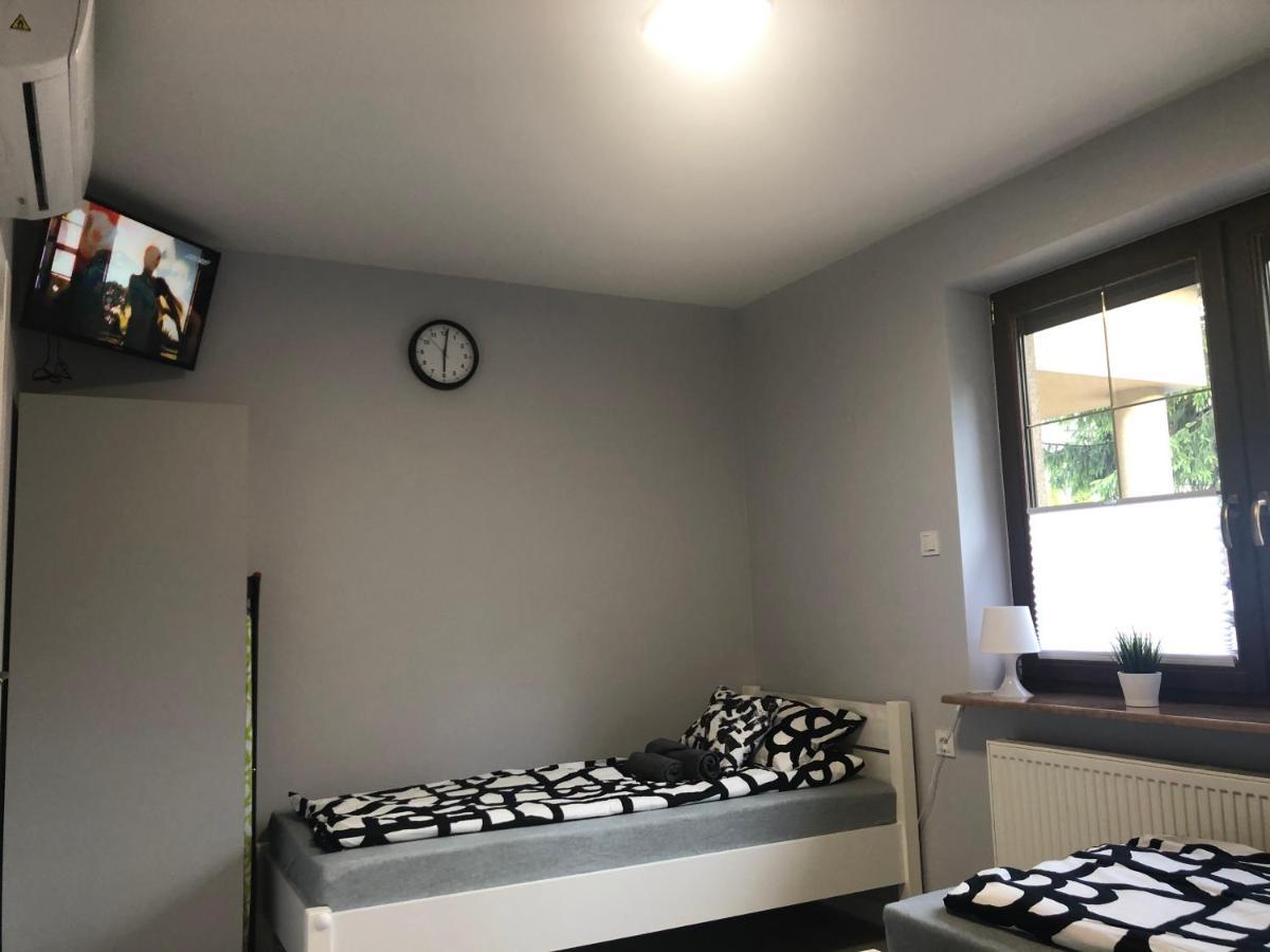 Klimatyzowane Apartamenty I Pokoje Przy Targach Кельце Экстерьер фото
