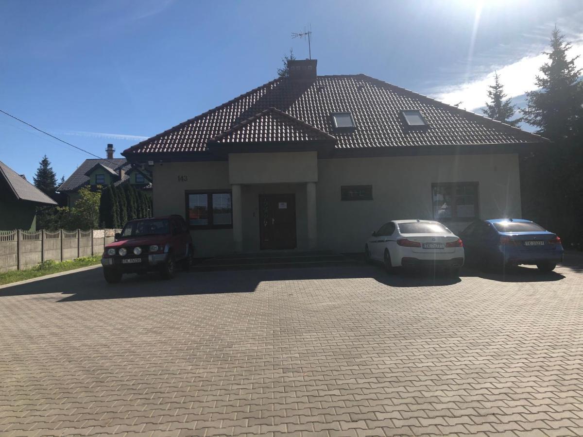 Klimatyzowane Apartamenty I Pokoje Przy Targach Кельце Экстерьер фото