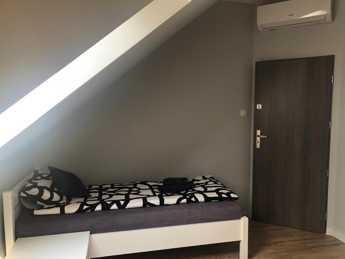 Klimatyzowane Apartamenty I Pokoje Przy Targach Кельце Экстерьер фото