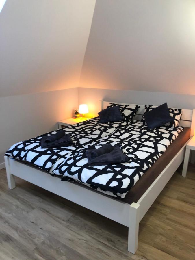 Klimatyzowane Apartamenty I Pokoje Przy Targach Кельце Экстерьер фото