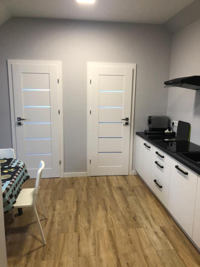 Klimatyzowane Apartamenty I Pokoje Przy Targach Кельце Экстерьер фото