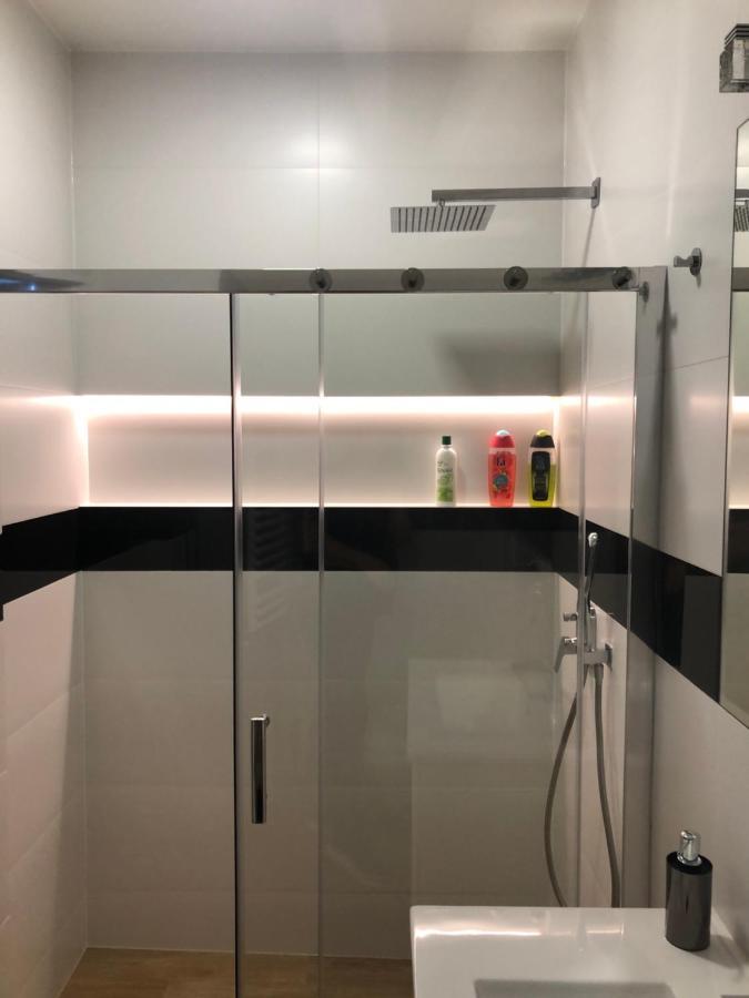 Klimatyzowane Apartamenty I Pokoje Przy Targach Кельце Экстерьер фото